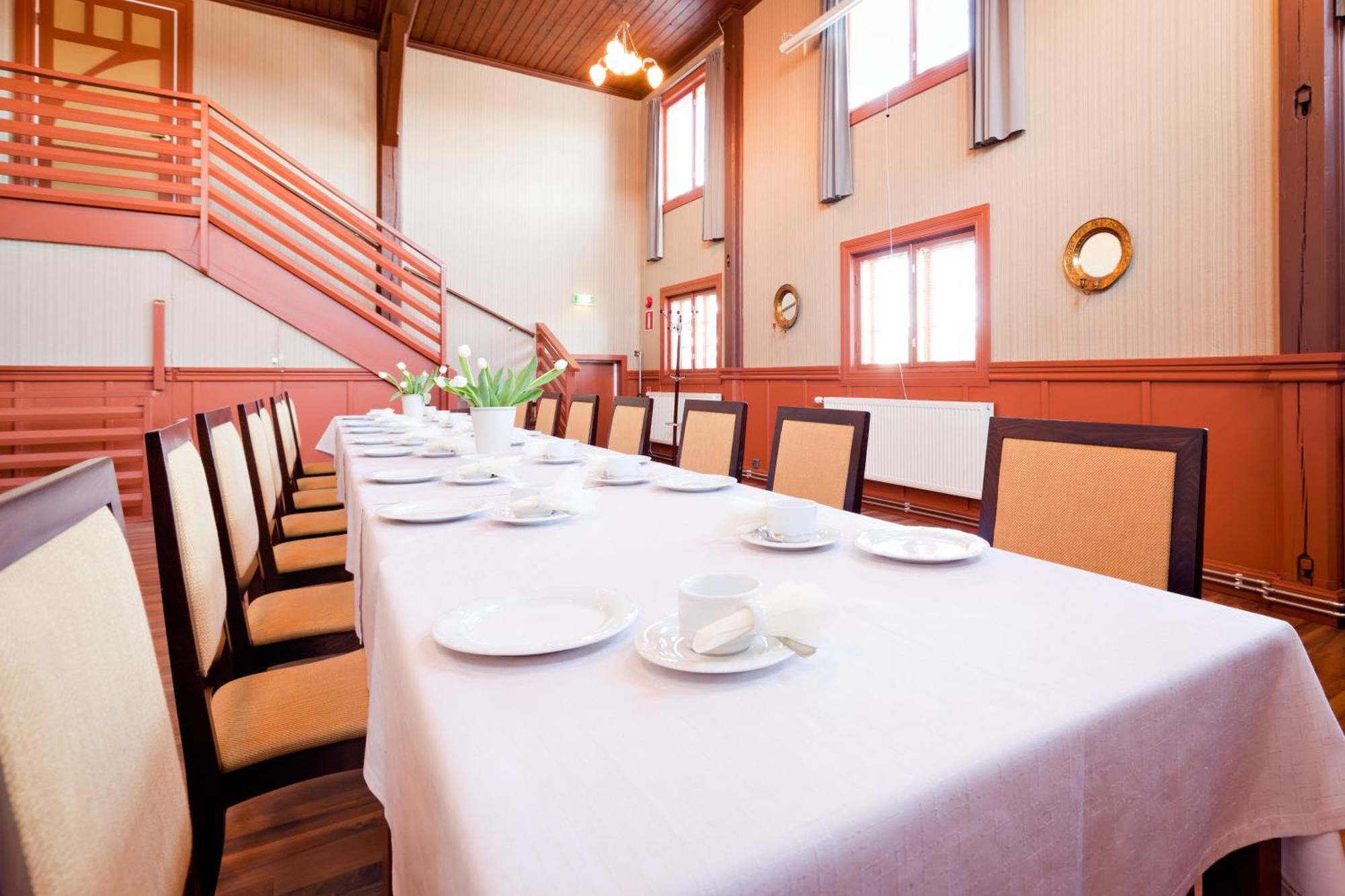 Hotelli-Ravintola Alma Seinäjoki Dış mekan fotoğraf